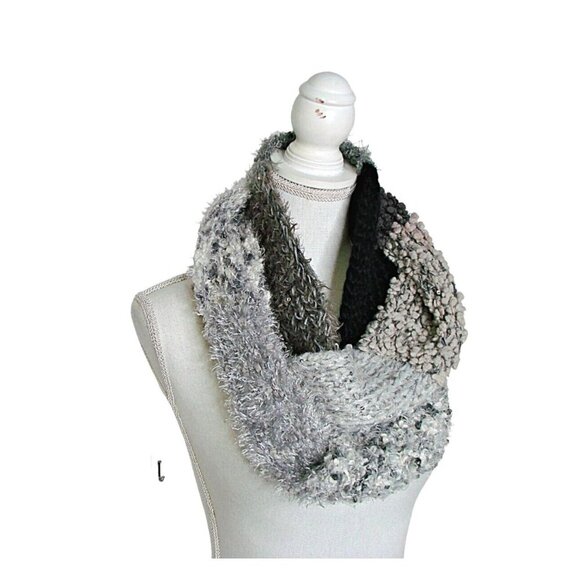 Snoozies Gray Colorblock Soft Crochet Pattern Infinity Large Long Length Scarf - Picture 2 of 10